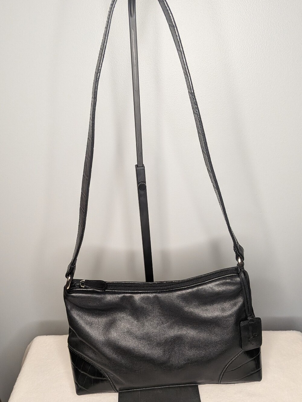 Etienne Aigner Black Leather Shoulder Bag Croc Embossed Accents Vintage Y2K